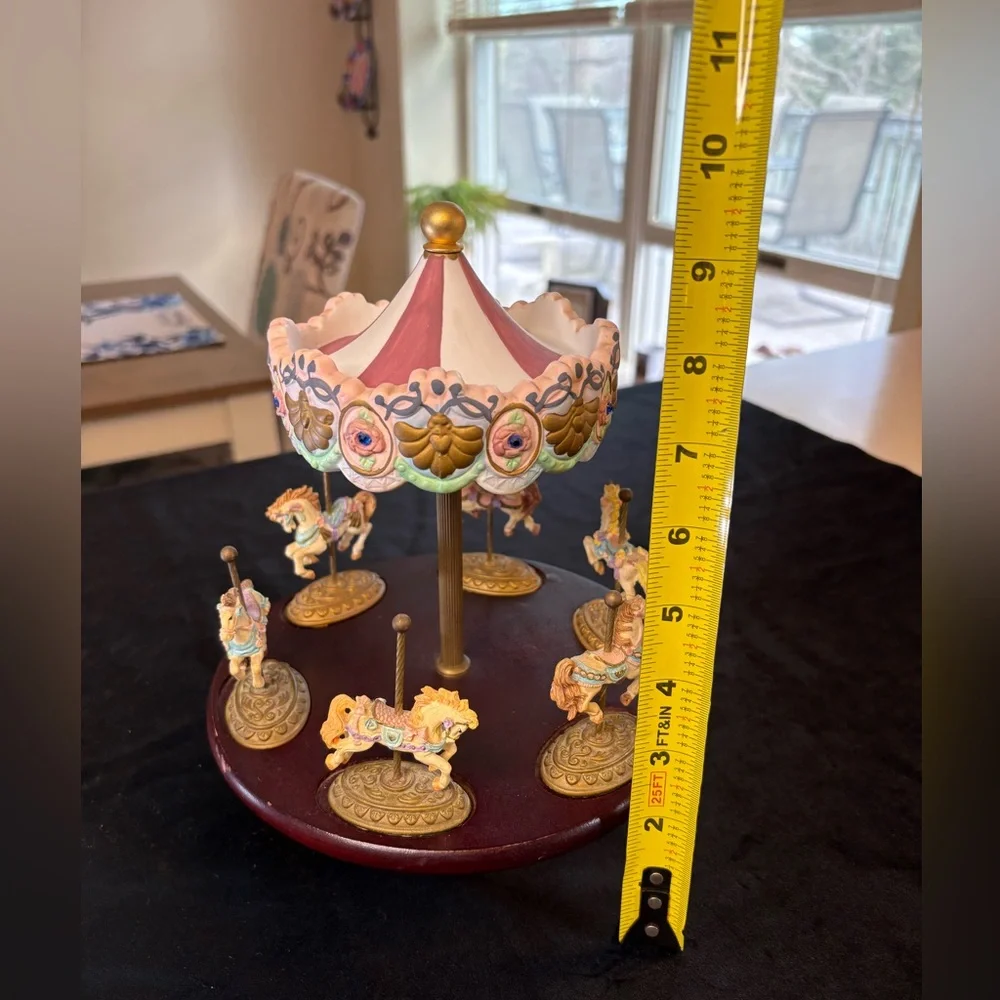 🔥🔥🔥Scarborough Fair Porcelain Carousel With 6 Gold Gilded Horse Figurines - Picture 12 of 13